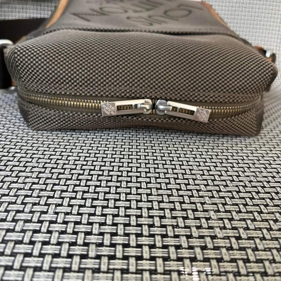 Louis Vuitton  Citaden in Damier Geant Canvas - Picture 5 of 16